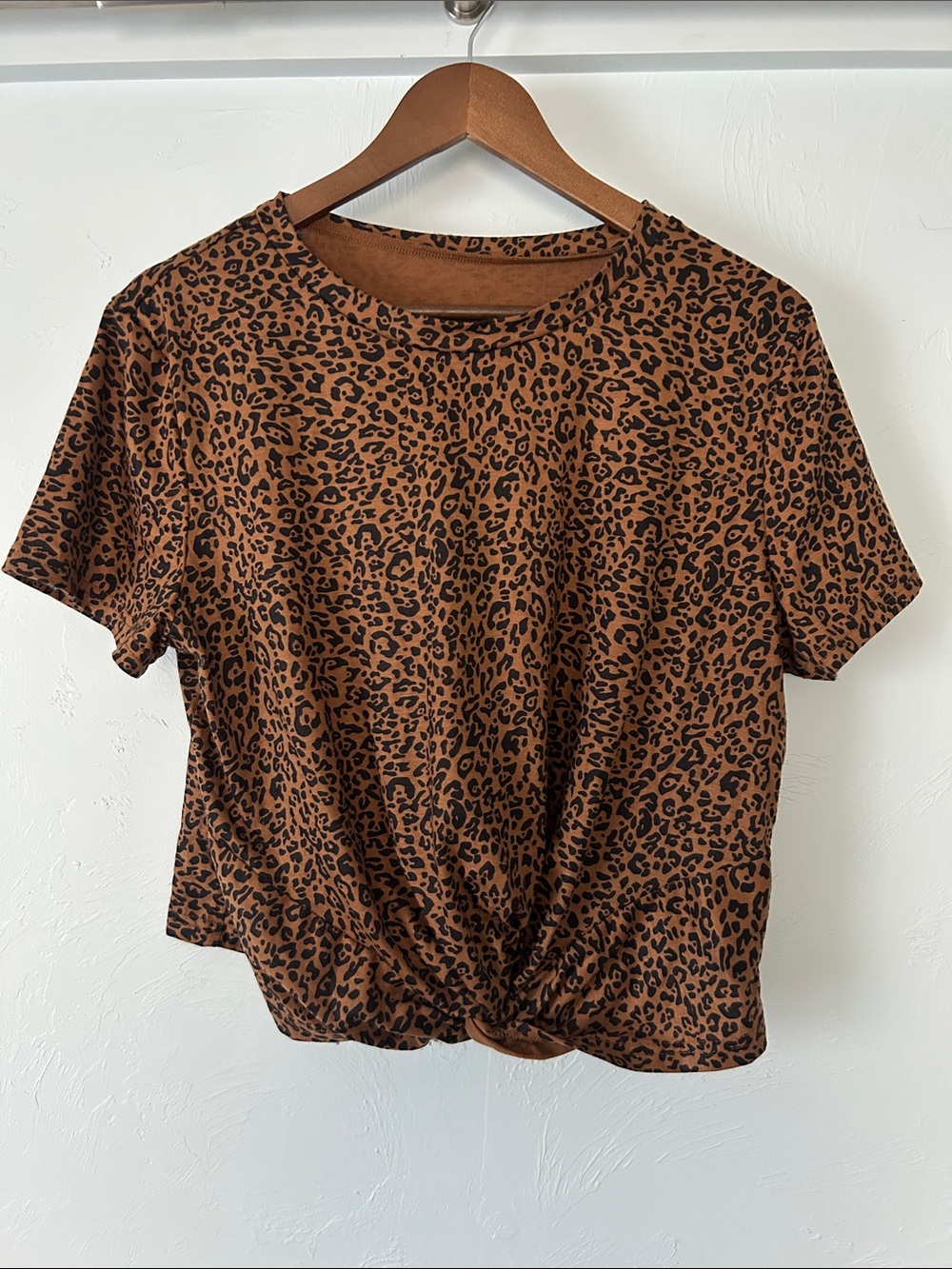 SHEIN Brown Leopard Tie-Front Crop Top